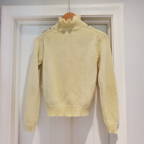 Vintage 70s 80s New Territories Off White Needlework Flowers Acrylic Sz Medium - Picture 7 of 7